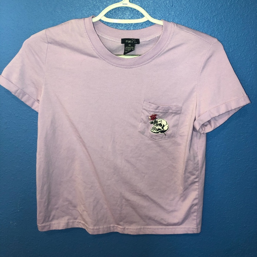 Light purple crop top with skull and rose